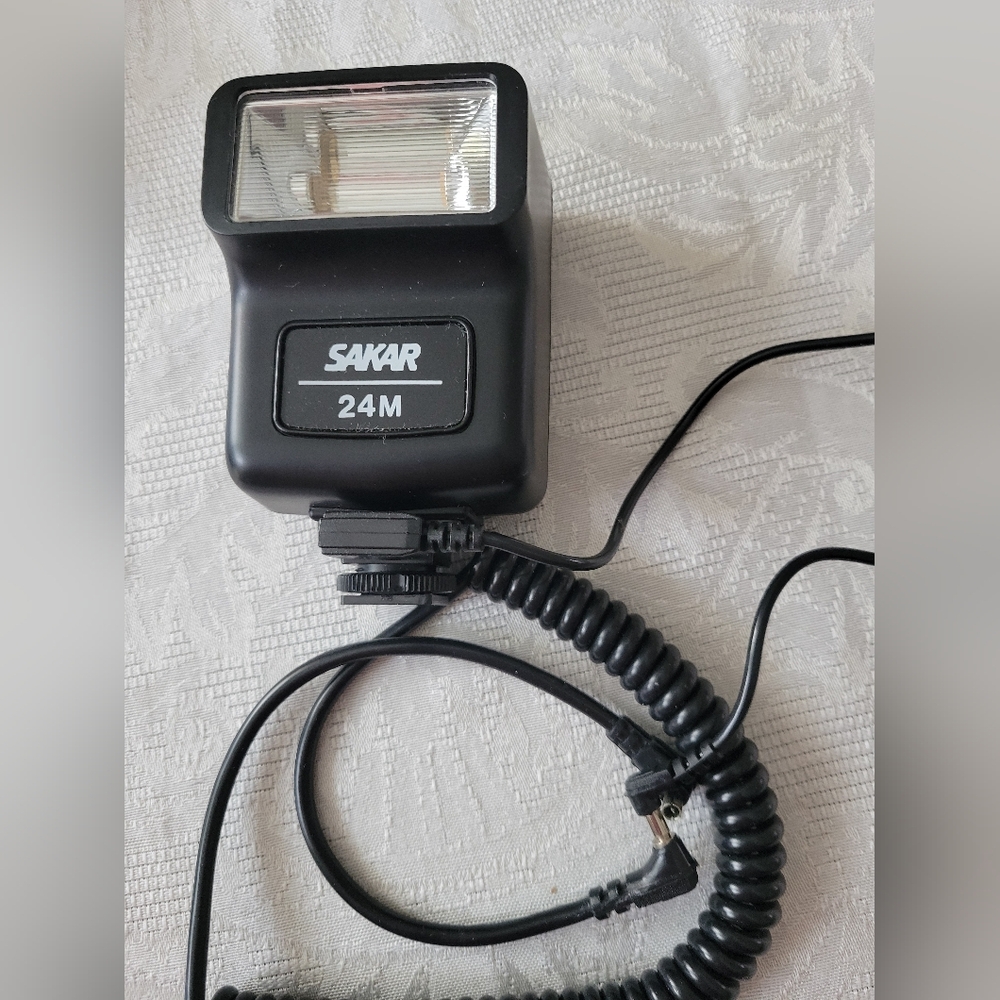VTG  Sakar 24 M Electronic Flash For Camera Hot Shoe EUC